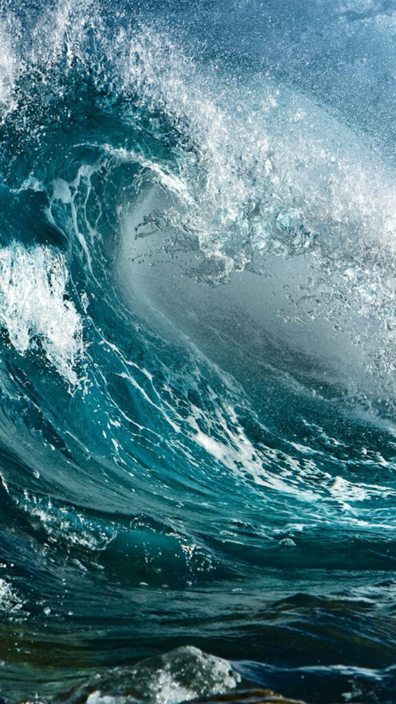 Sfondo telefono onde oceaniche: un'immagine dinamica e potente di onde oceaniche che si 
infrangono e si avvolgono, catturando il movimento e l'energia dell'acqua, con sfumature di blu e 
schiuma bianca che creano una visione mozzafiato, mettendo in mostra la bellezza e l'intensità 
dell'oceano - Scarica gratis su Augurisalvati.com